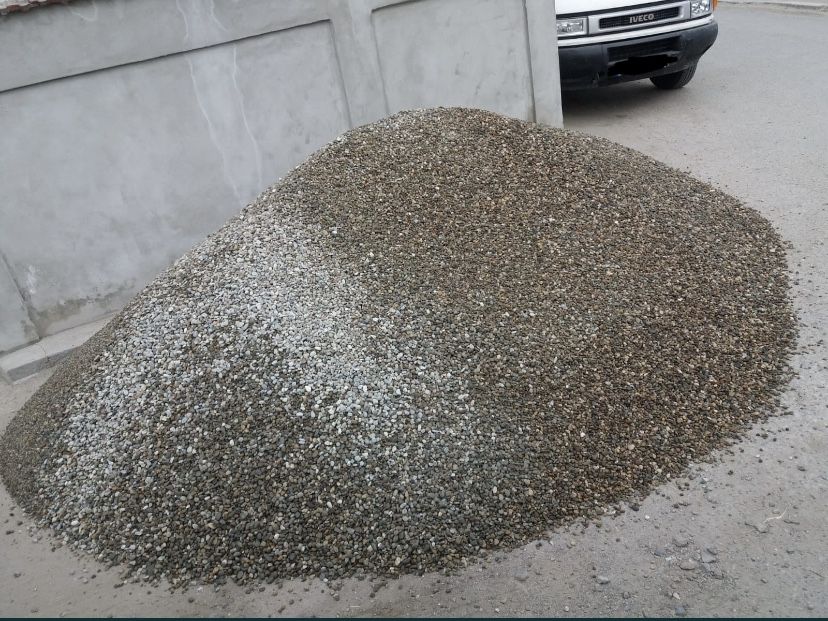 Evacuez moloz din demolări, transport balast, nisip