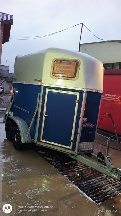 Remorcă  transport cai..