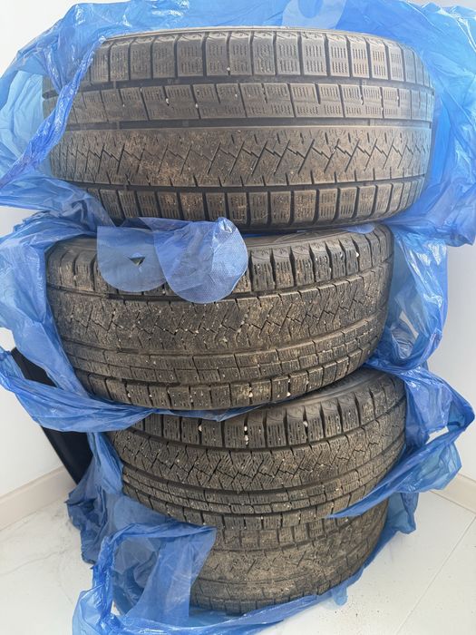 Зимные шины 235/45R18