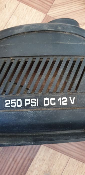 Моторчик на 12 вольт.