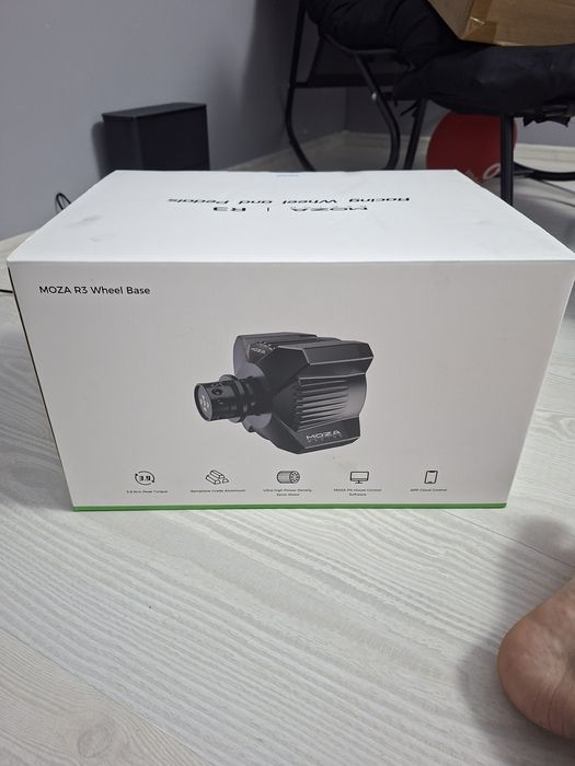 Vand Bundle Simracing MOZA R3 (Bază Direct Drive, Volan + Pedale) – Xbox