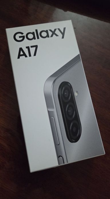 Продам самсунг а17