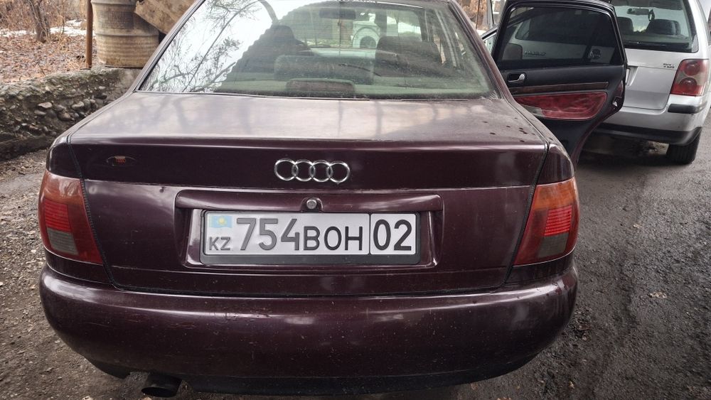 Audi   a4  1997 год