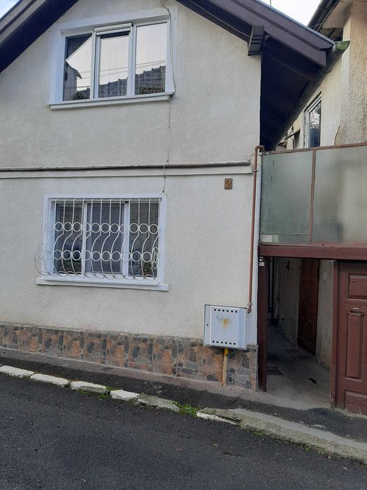 Casa renovata in Schei 3 camere, terasa, beci, magazie, curte