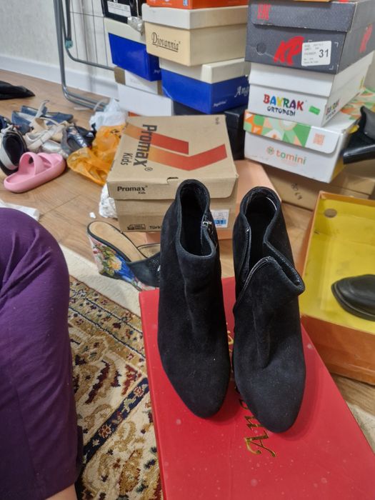 Продаю ботильоны замша