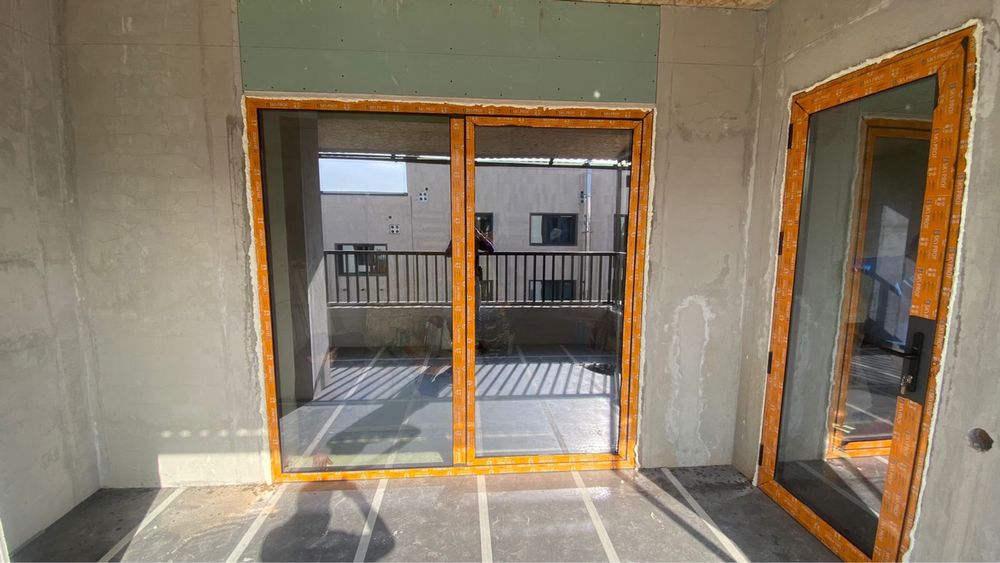 Раздвижные окна, двери, витражи.