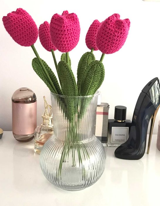 Цветя- плетени  лалета от прежда