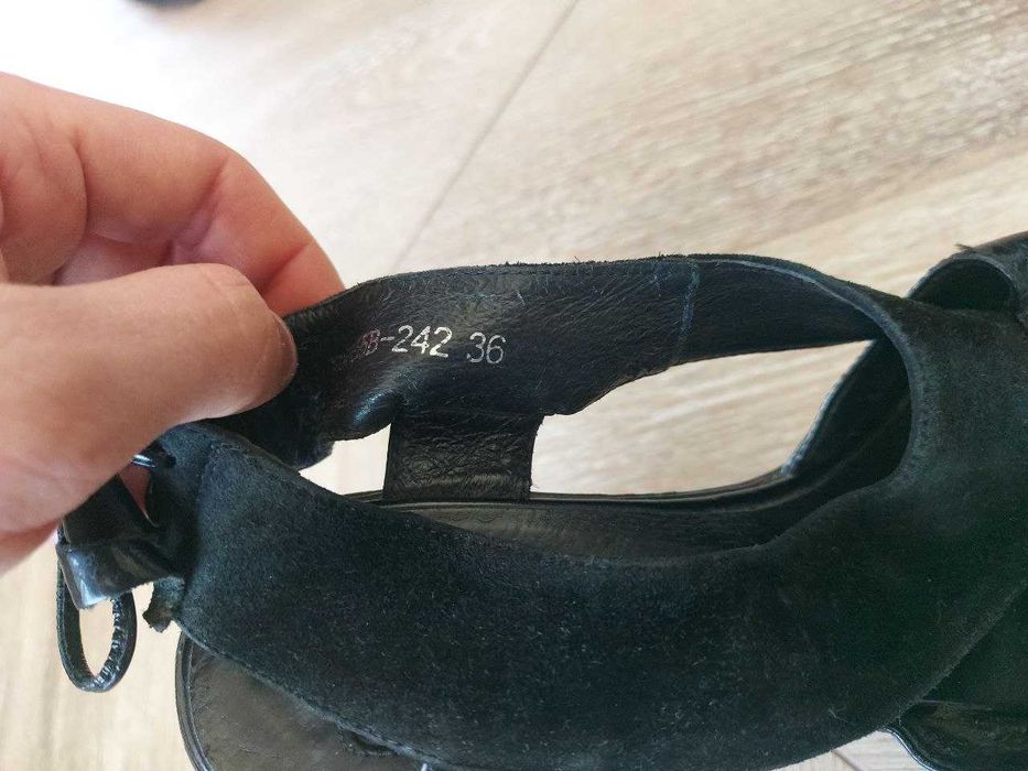 Женские босоножки