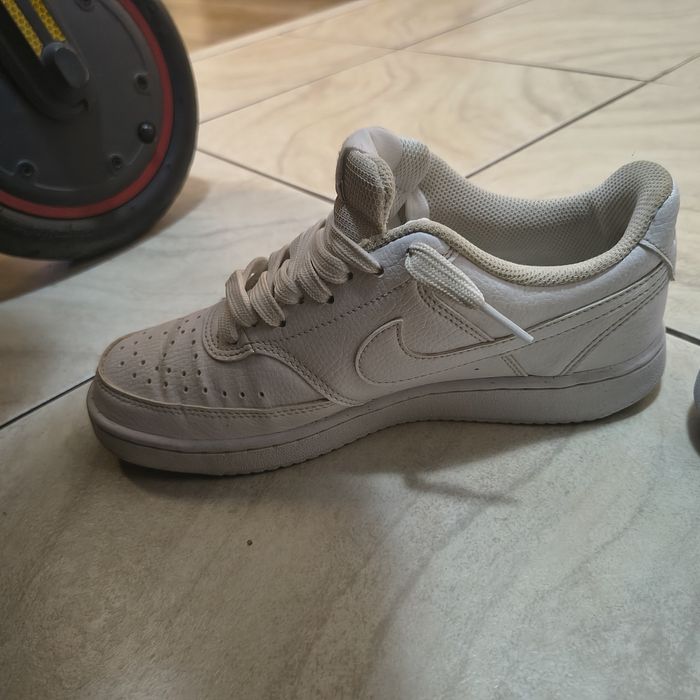 Adidași Nike foarte puțin purtati