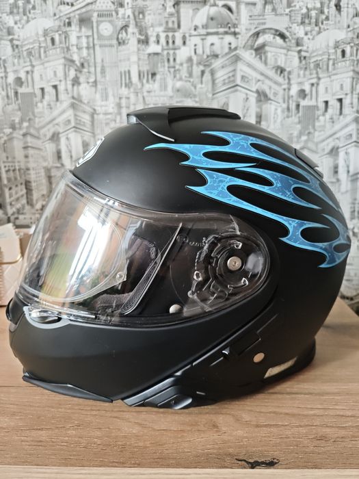 Shoei Neotec 2 размер М.
Каската е в отлично състояние.
Цена 300 Евро
Цена със Sena Srl 2 450 евро. 
Само Sena 150 евро