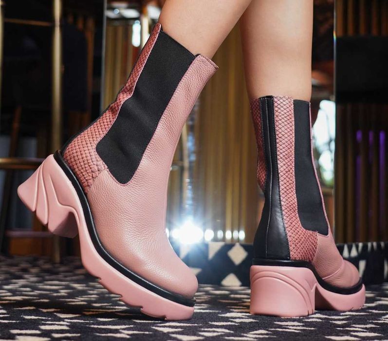 Чисто нови дамски ботуши