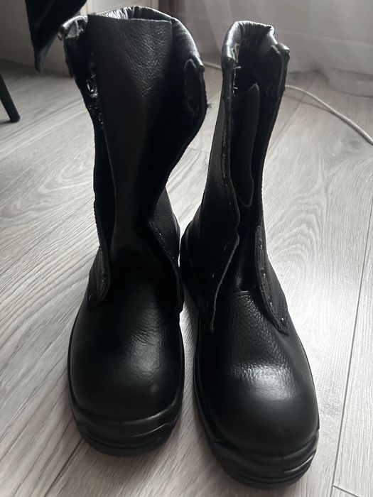 Продам берцы черные