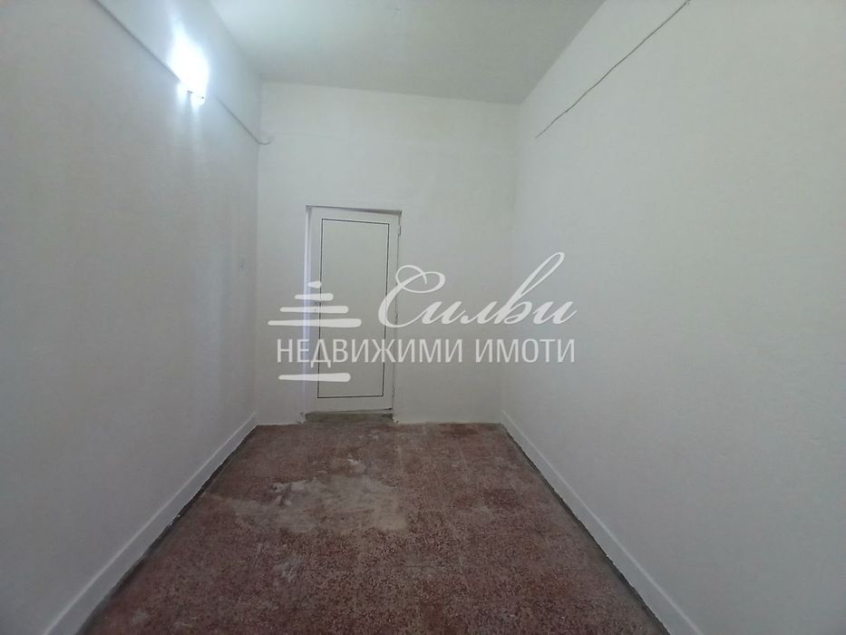 Продава се Склад в Шумен, Тракия - 32 кв.м за 526 €/кв.м - Снимка #1