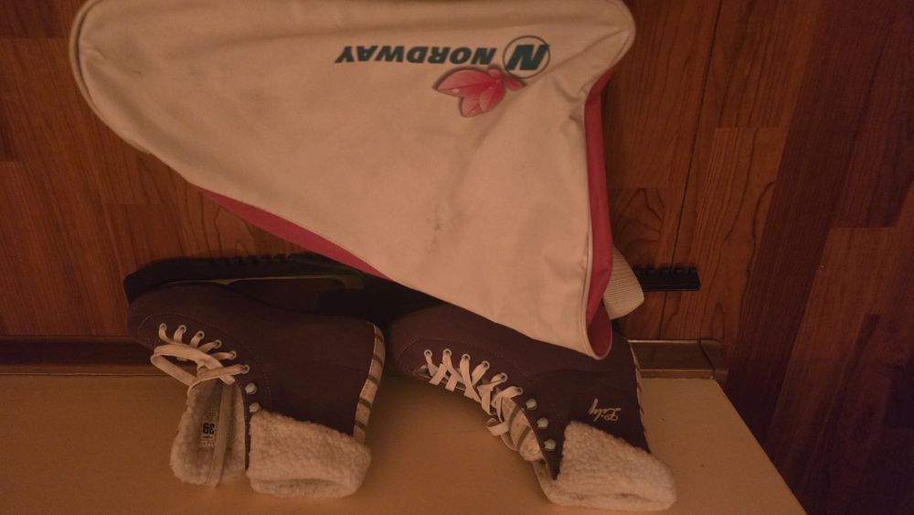 Фигурные коньки 39 размер, женские