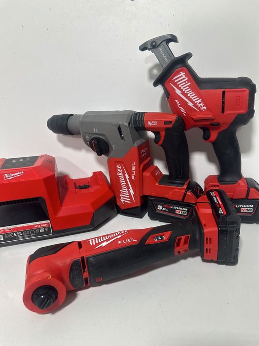 Set Milwaukee rotopercutor /fierastrau/multifunctionala/ M18 FUEL - FHX + FMT + Hackzall + 2 acumulatori + M18 DBSC