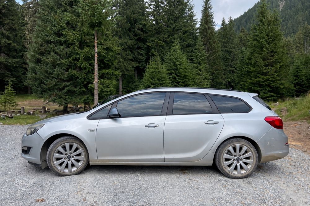 Opel Astra J SportsTourer 2013