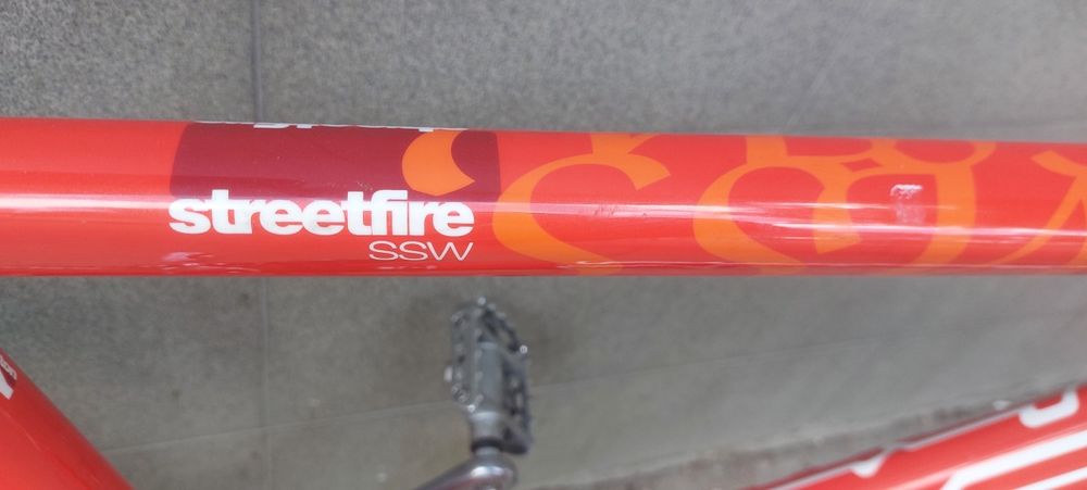 Продавам швейцарски алуминиев бегач bmc  26 цола,44 см