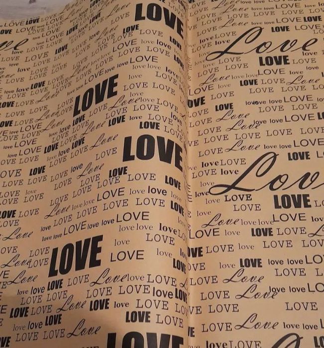 Упаковка для цветов и подарков.