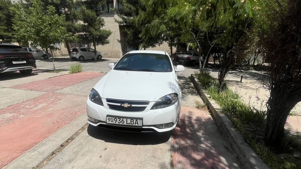 Chevrolet gentra sotiladi avtamat