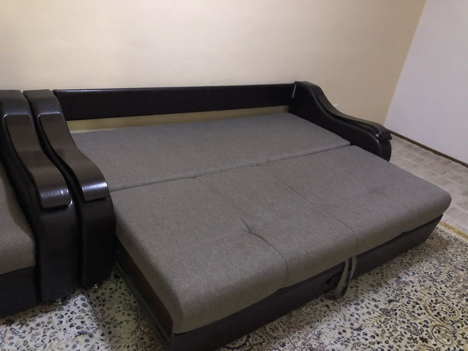 Продам Диван-кровать и креслом