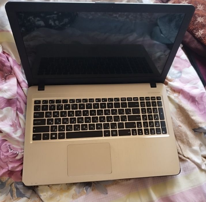 Asus akuratniy ishlatilgan