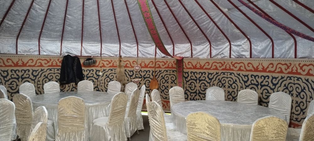 Аренда юрта . Столы посуда