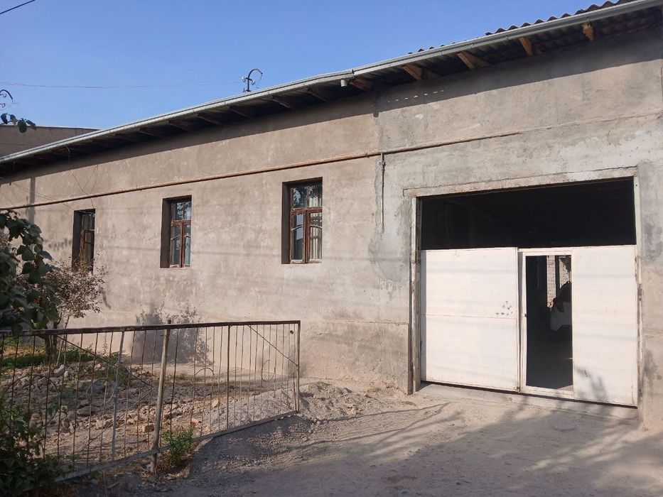 Uy sotiladi. Diydor mahallada. Zudlik bilan