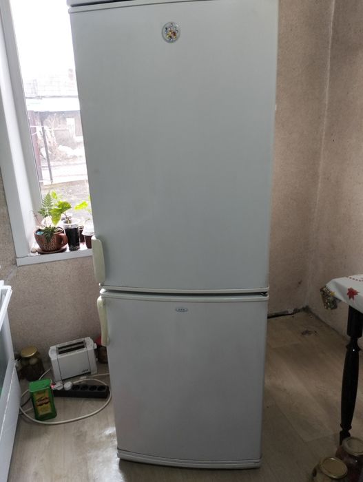 Холодильник Бирюса.