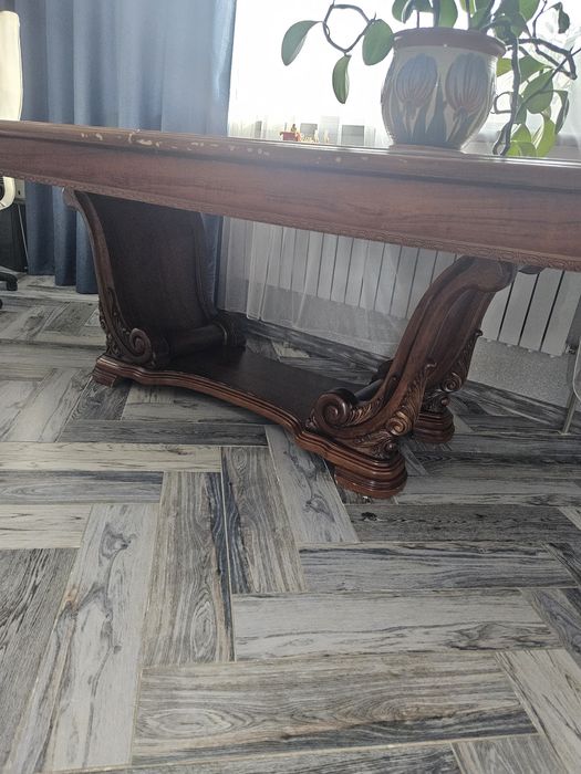 Продам стол деревянный