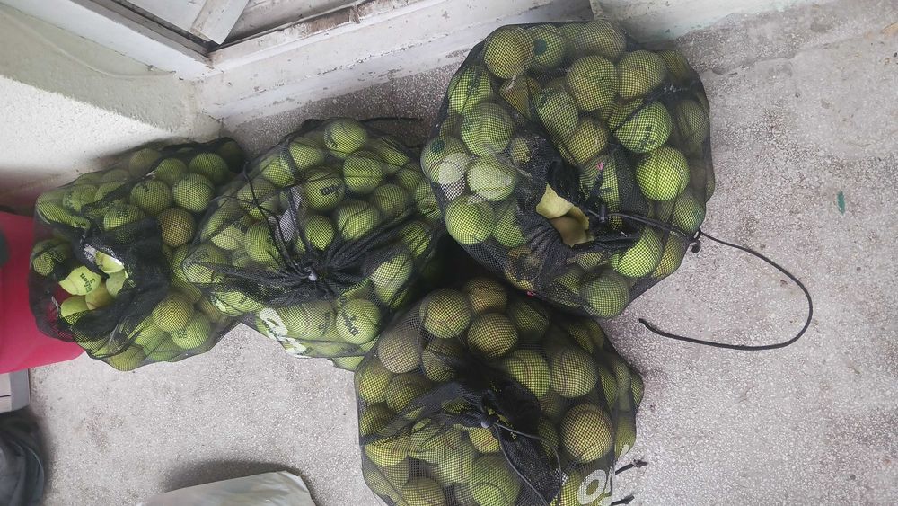 Echipamente de tenis folosite, in buna stare= Un chilipir negociabil.