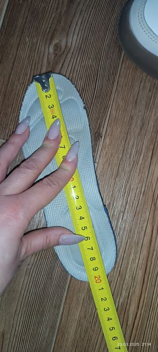 Продам кросовки для девочки!!