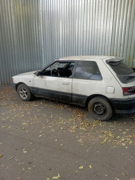 Мазда 323.  На запчасти