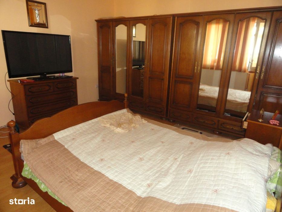 Casa solida din caramida 5 camere, teren 1278 mp Micalaca strada larga