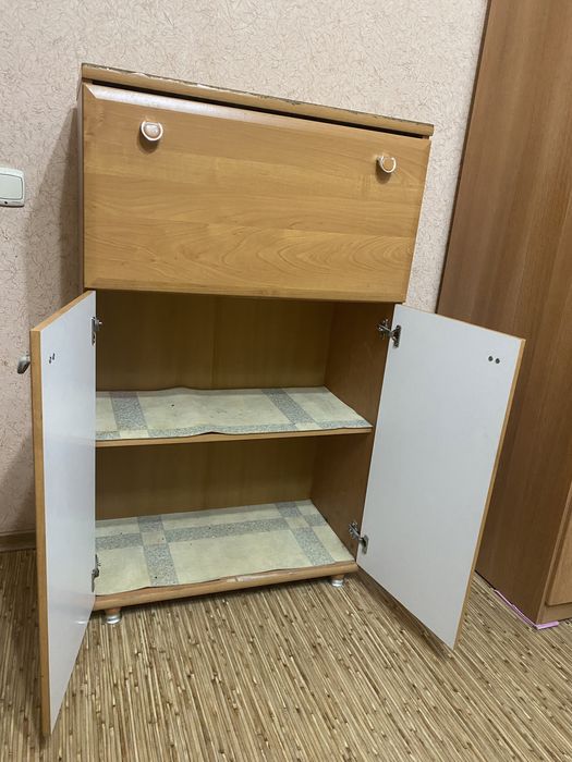 Аяқ-киім салатын шкаф.