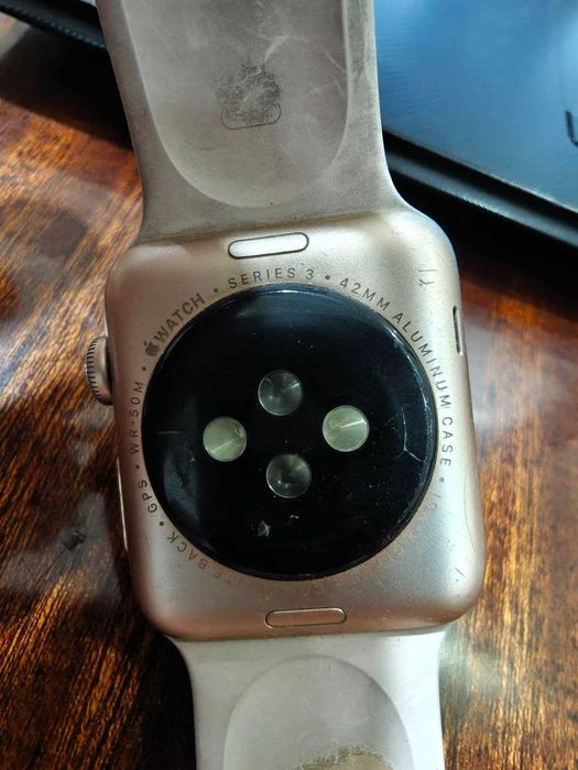 Apple Watch Series 3 оригинал 42 мм GPS — умные часы Apple, б/у