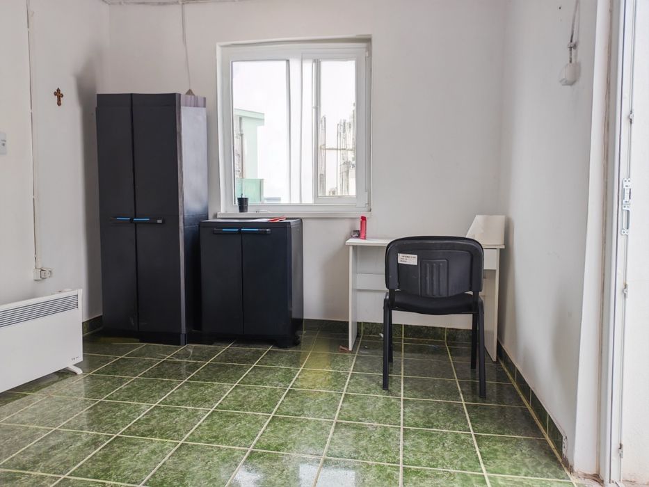 Închiriere curte betonată + birou | parcare auto Târgu Mureș