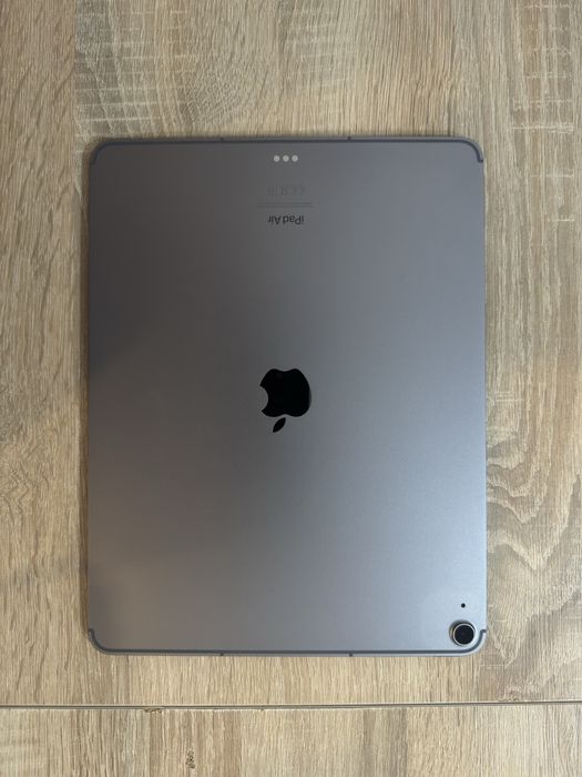 Ipad Air M2 13inch, 1tb storage, Wifi + Cellular and Magic Folio keyboard Bundle