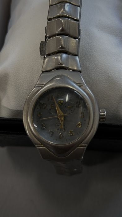 Ретро часовник Ferrari