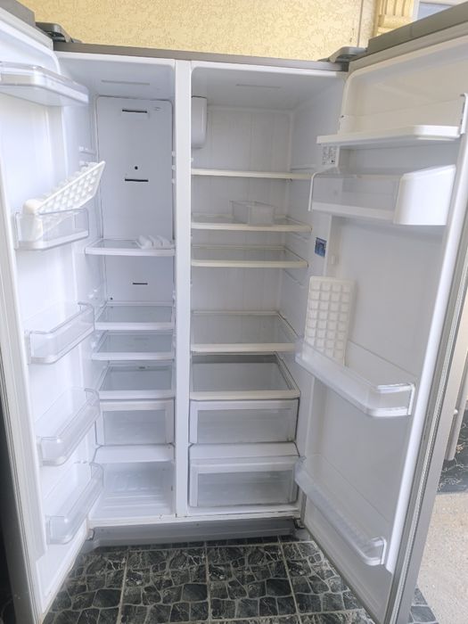 Холодильник двухкамерный Samsung