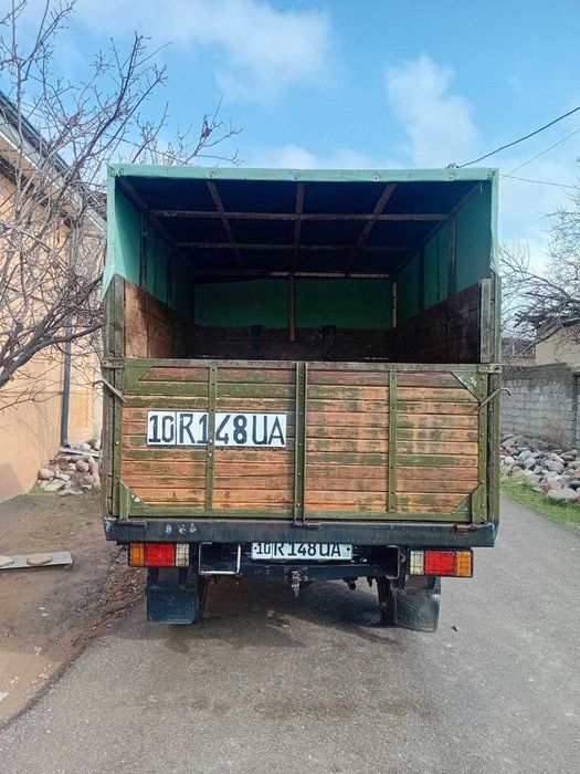 UAZ  452D sotiladi 1990