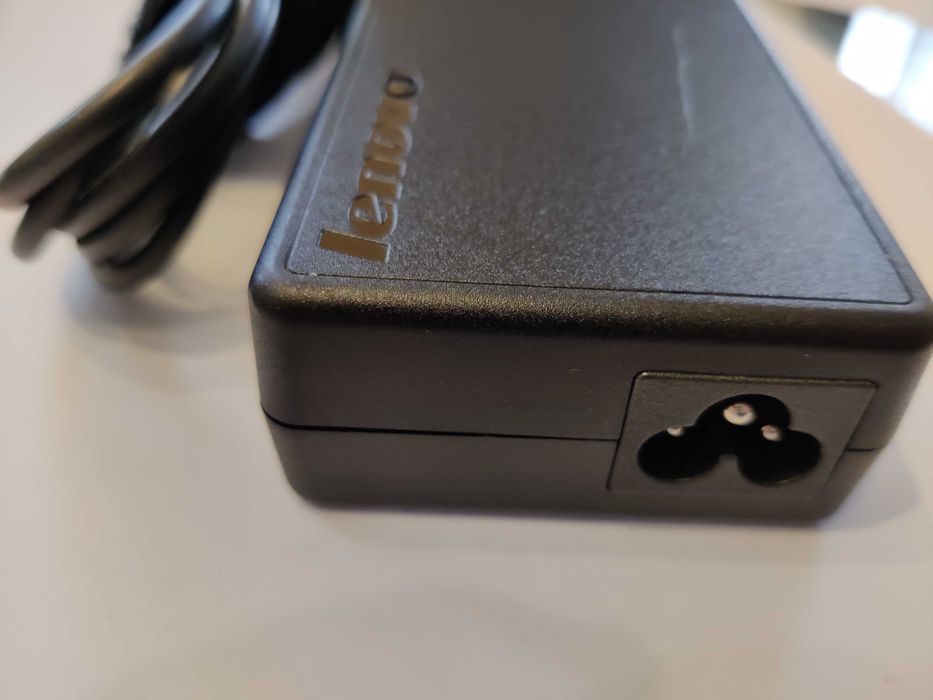 Захранващ адаптер AC Adapter Lenovo Notebook 20V 6.75A 135W Slim тънък