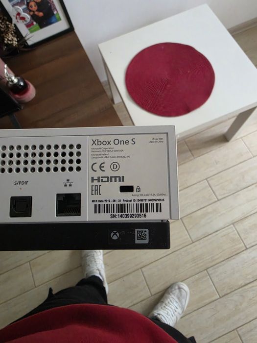 Xbox One S + controller