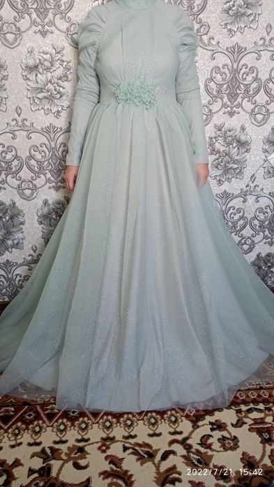 Zamonaviy oqshom libosi