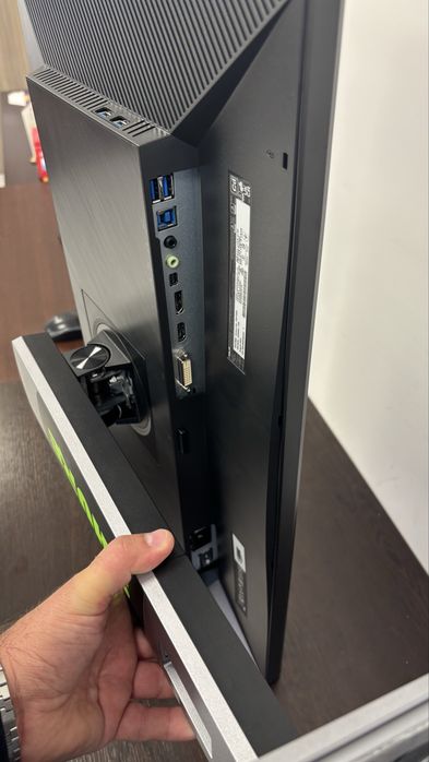 В гаранция Asus  ProArt PA278QV 27 инча IPS