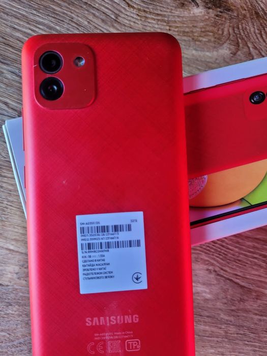 Телефон Samsung J3