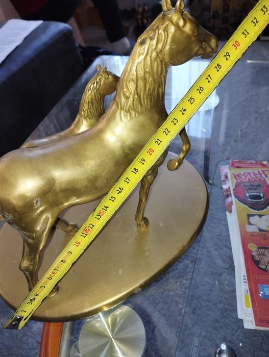 Различни голями статуетки от бронз