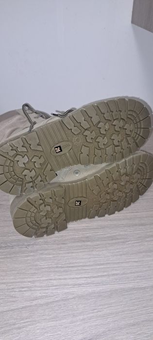 Vand bocanci noi 39 preț 180 ron