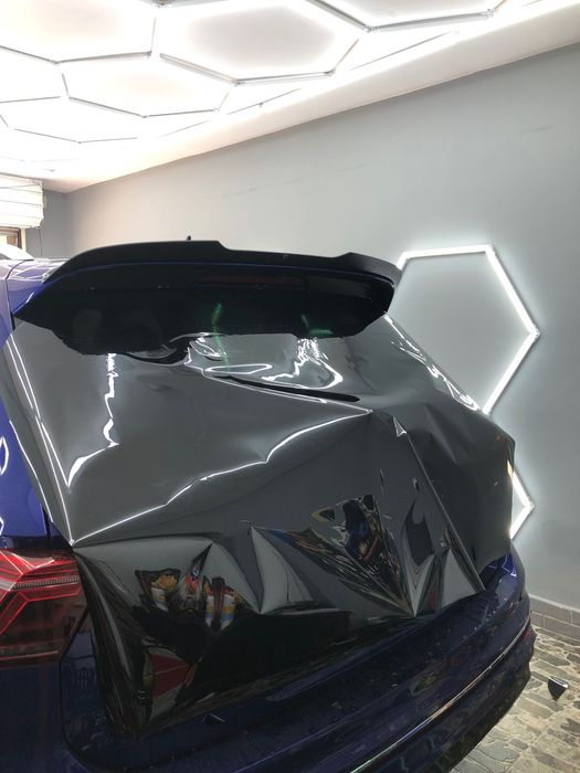 Затъмняване на автомобилни стъкла . PPF фолио на фарове , полиране