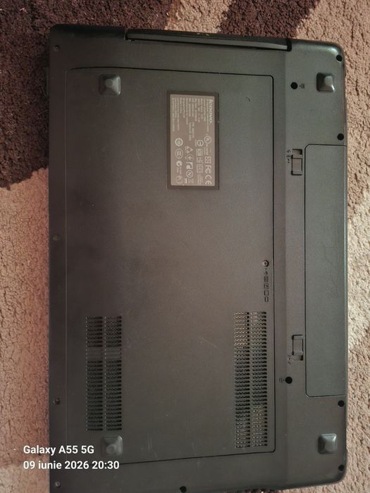 Laptop ,mouse,  baterie și cablu
