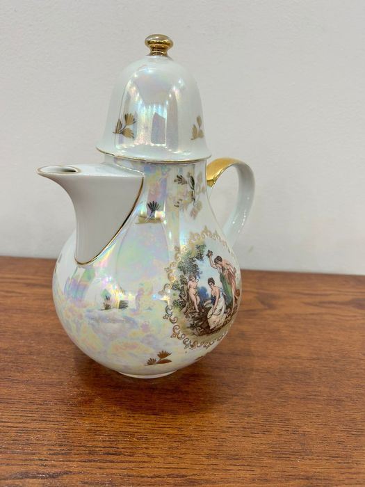 Продам большой чайник Мадонна.